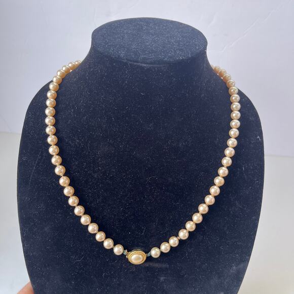 Vintage Crown Trifari Faux Pearl Necklace 22" Goldtone Hiddden Clasp Old Money - Picture 12 of 12